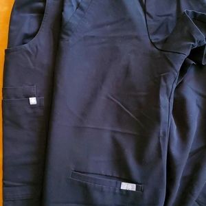 Figs Medium Black Scrub Set